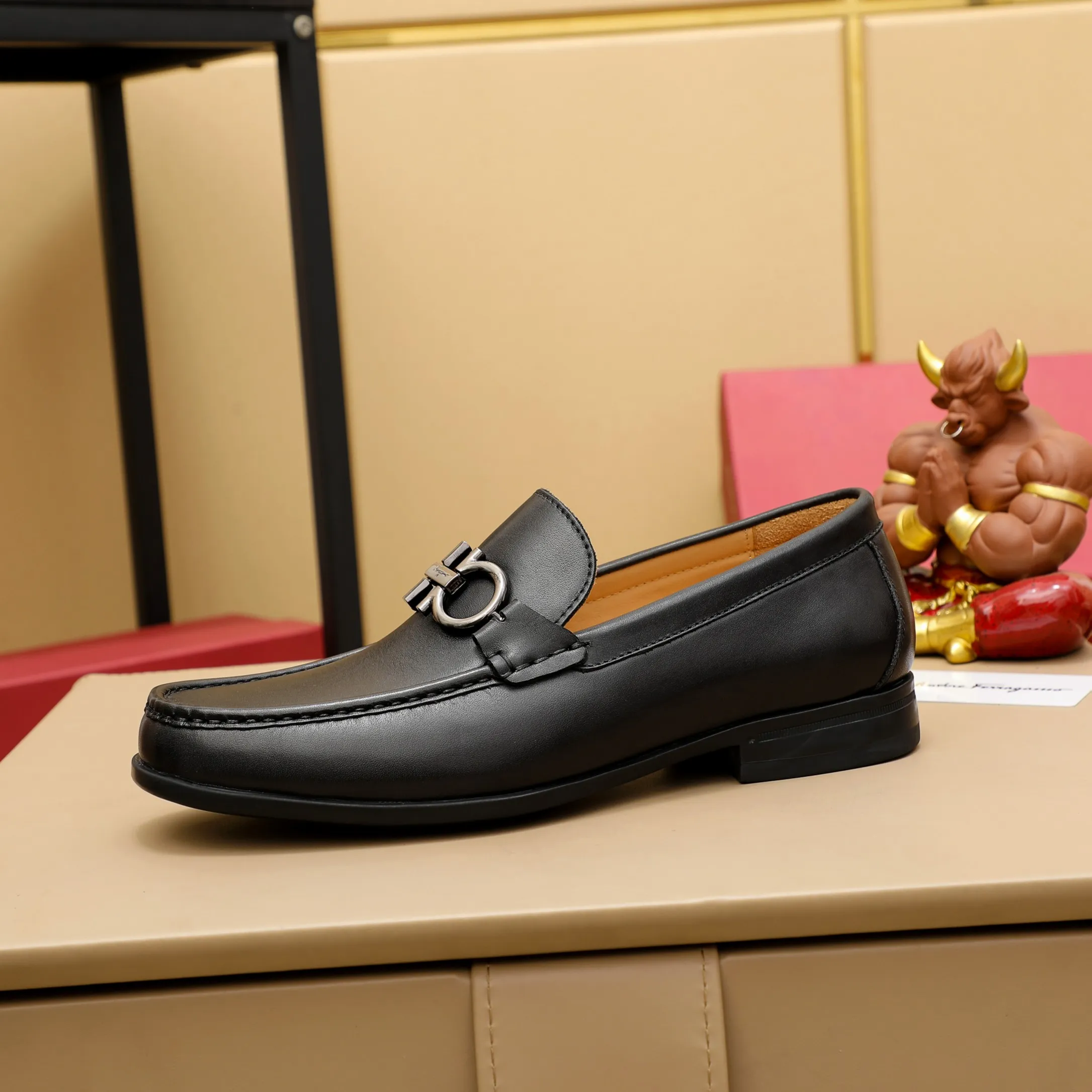 Men's clothing and shoes 💰460 🔥Ferragamo's new men's casual slip-on shoes🇨🇳Official website original 1:1 mold opening, original quality💯Fine workmanship, high-end luxury☘The upper is made of imported Italian first-layer cowhide🌴Luxury🐂leather lining🍓Rubber wear-resistant and non-slip outsole, breathable and comfortable to wear🍍The first choice for high-end men, black, size 38-45